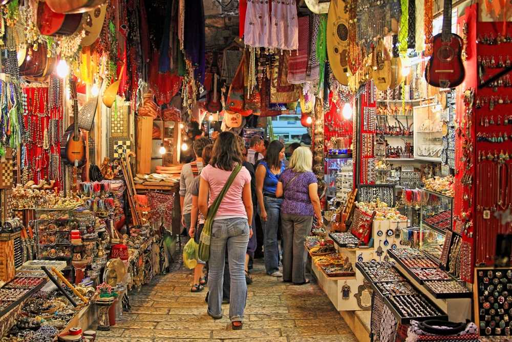 Explore the labyrinth of busy stores and little lanes. When in Jerusalem with Plan it israel, keep an eye out for these 7 things.